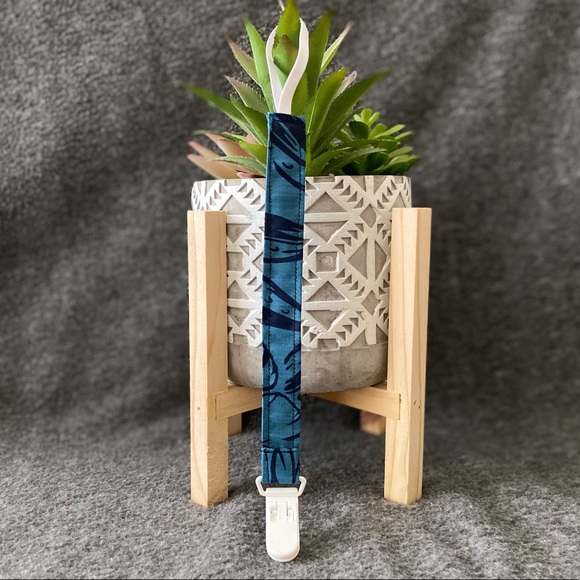HANDMADE HAWAIIAN PRINT PACIFIER CLIP - Picture 2 of 3